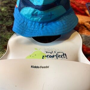 Blue Kiddo Feedo Bib and Hat Set